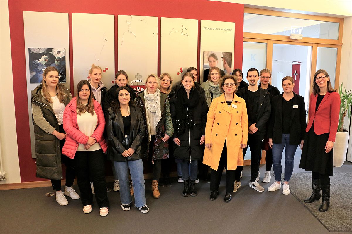 Studierende besuchen den AlexianerCampus in Münster » April » 2023